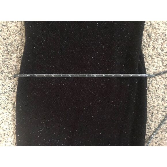 Scott McClintock sparklingbody hugging gown hidden zipper down the back. Size - Picture 13 of 13